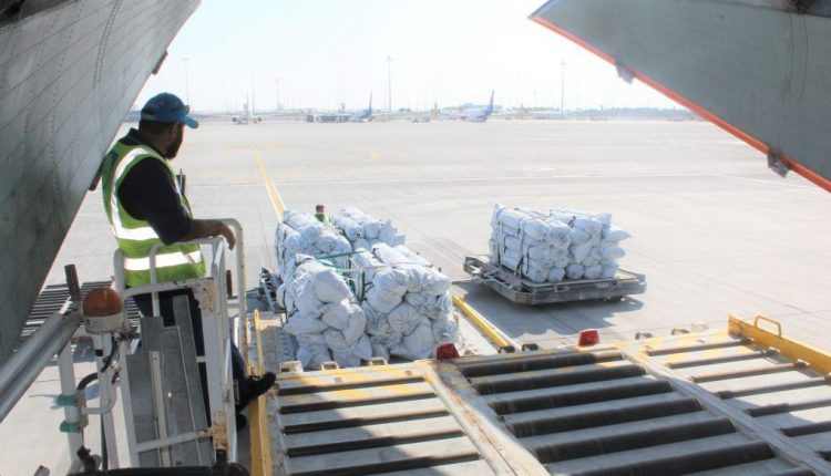 ОАЭ доставляет спасательные грузы жертвам землетрясения в Албании