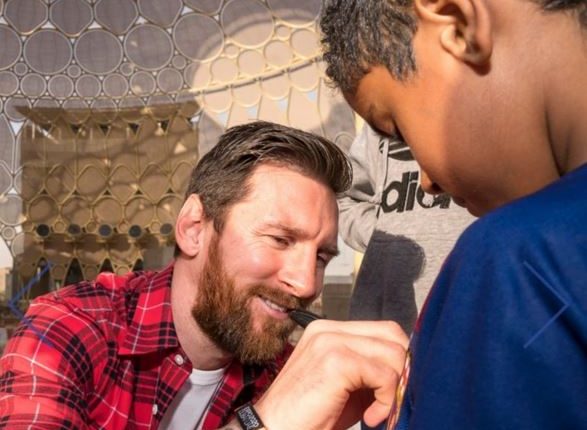 Лионель Месси в дубайском отеле Al Wasl PLAZA.