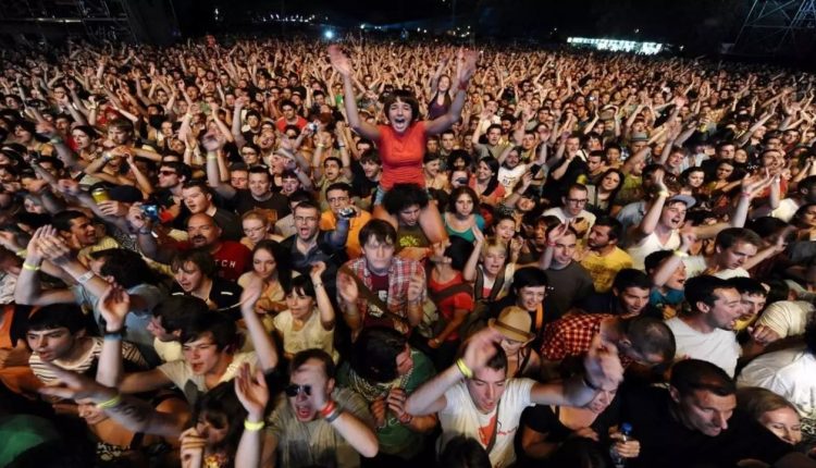 Как корона распространяется