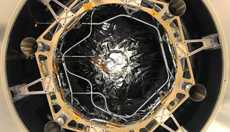 Зонд надежды выполняет