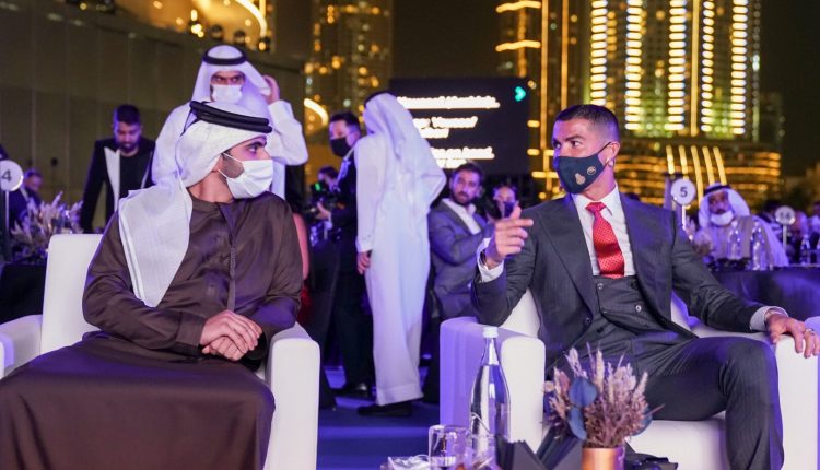 Мансур бен Мохаммед приветствует участников Международной спортивной конференции в Дубае